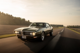 68庞蒂亚克火鸟汽车