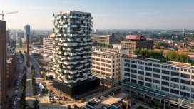 用10,000 株植物覆盖的社会住房大楼