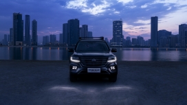 黑色MG RX8越野车