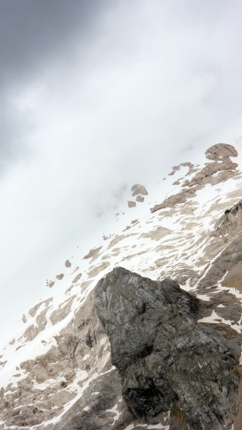 壮观的雪山风景图片