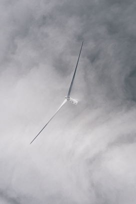 白雾中的风车图片