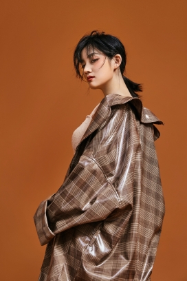 有点狂的亚洲女郎