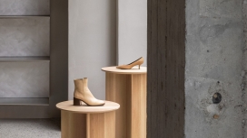 Notabene-哥本哈根采用混凝土、橡木和铝材的和谐鞋店