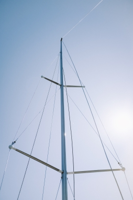 远洋的帆杆图片