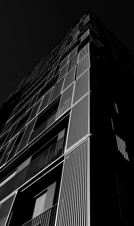 仰拍的写字楼图片