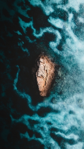 高空俯拍的海岸岛屿