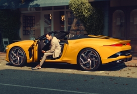 橘黄色Bentley Mulliner汽车