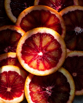 血红的脐橙果片