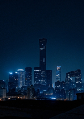 蓝色夜幕下的写字楼城市夜景