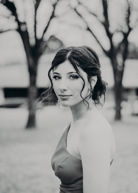 叙利亚长卷发美女黑白图片