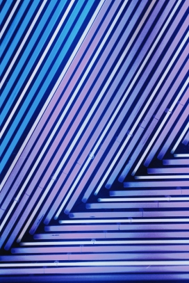 蓝紫条状抽象台阶图