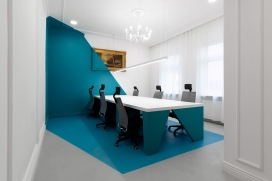 CRAFTON-彩色抽象画布的办公空间