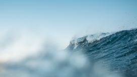 蓝色大卷浪图片