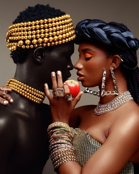 质感戴满首饰的非洲部落情侣图