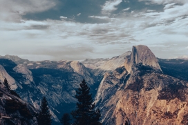 雄伟的大山风景