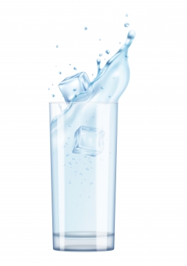 装备冰块的水杯杯子