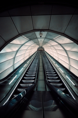 地铁电梯通道图