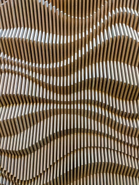 起伏的条状纹建筑图片