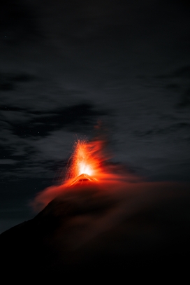 火山喷发图片