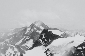 冬季雪山黑白图片