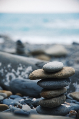 叠起来的石头石块