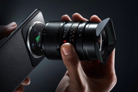 配备了安装莱卡相机镜头能力的小米 12S超概念手机
