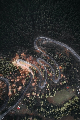 曲折蜿蜒的山路