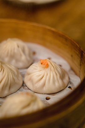 鱼子酱小笼包美食