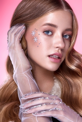 俏皮的纽约金发姑娘