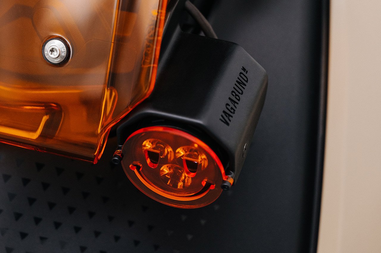 具有拖曳冲浪板的存储空间的宝马CE 04流浪摩托车---酷图编号7