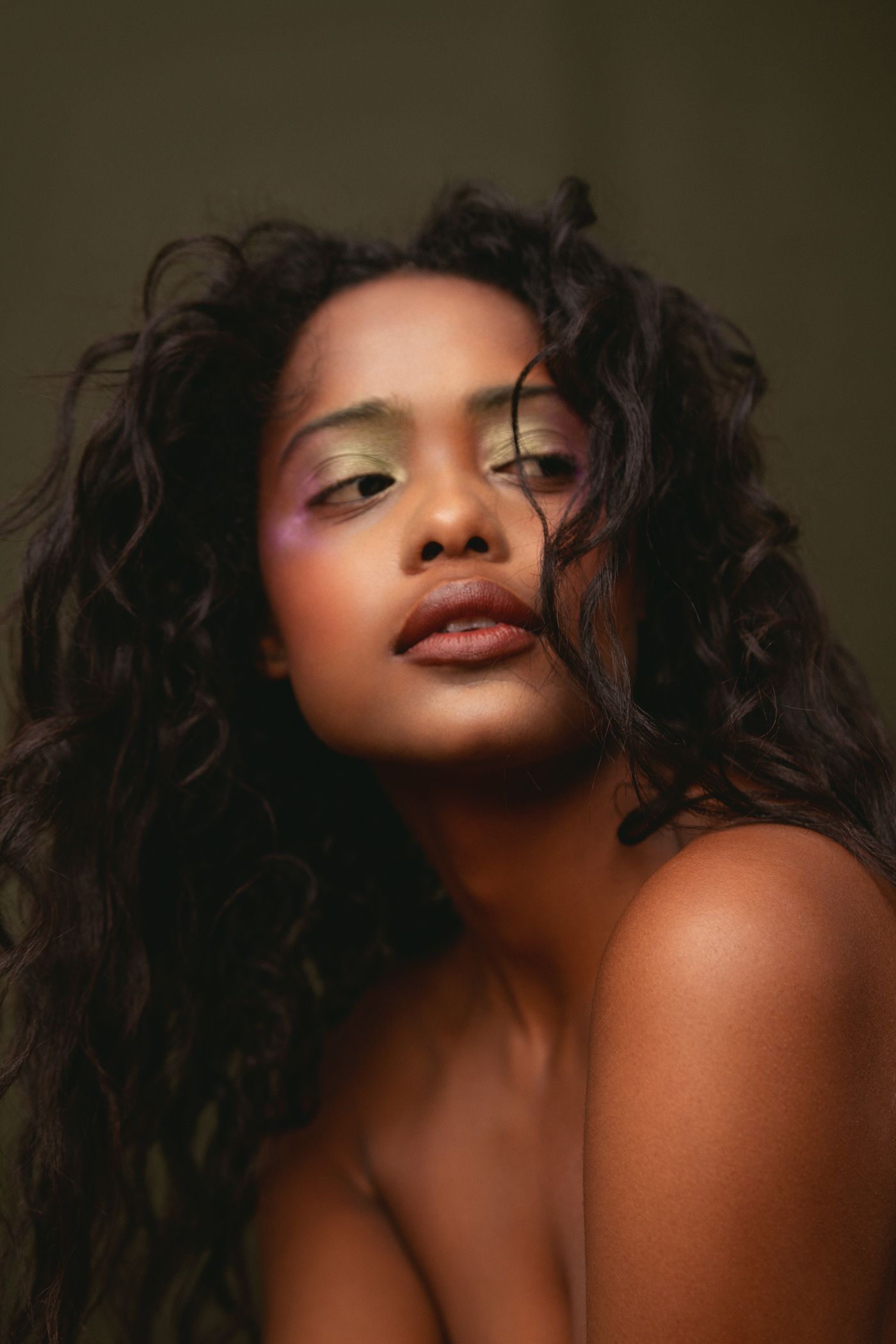 FASHION-时尚非洲女性眉毛化妆人像