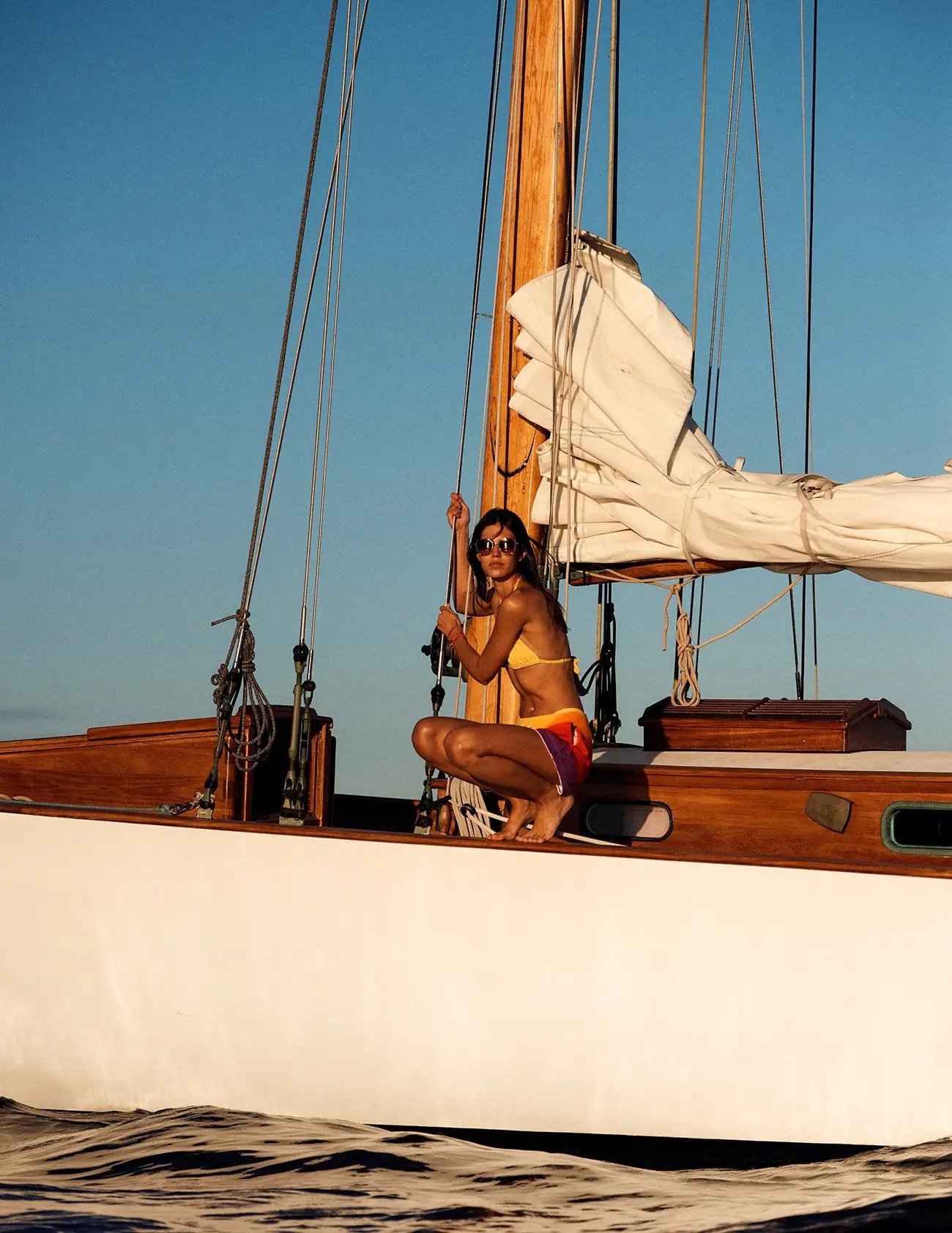 Serge Leblon为《费加罗夫人》在公海为Marilhea Peillard设计的奢华泳装---酷图编号2