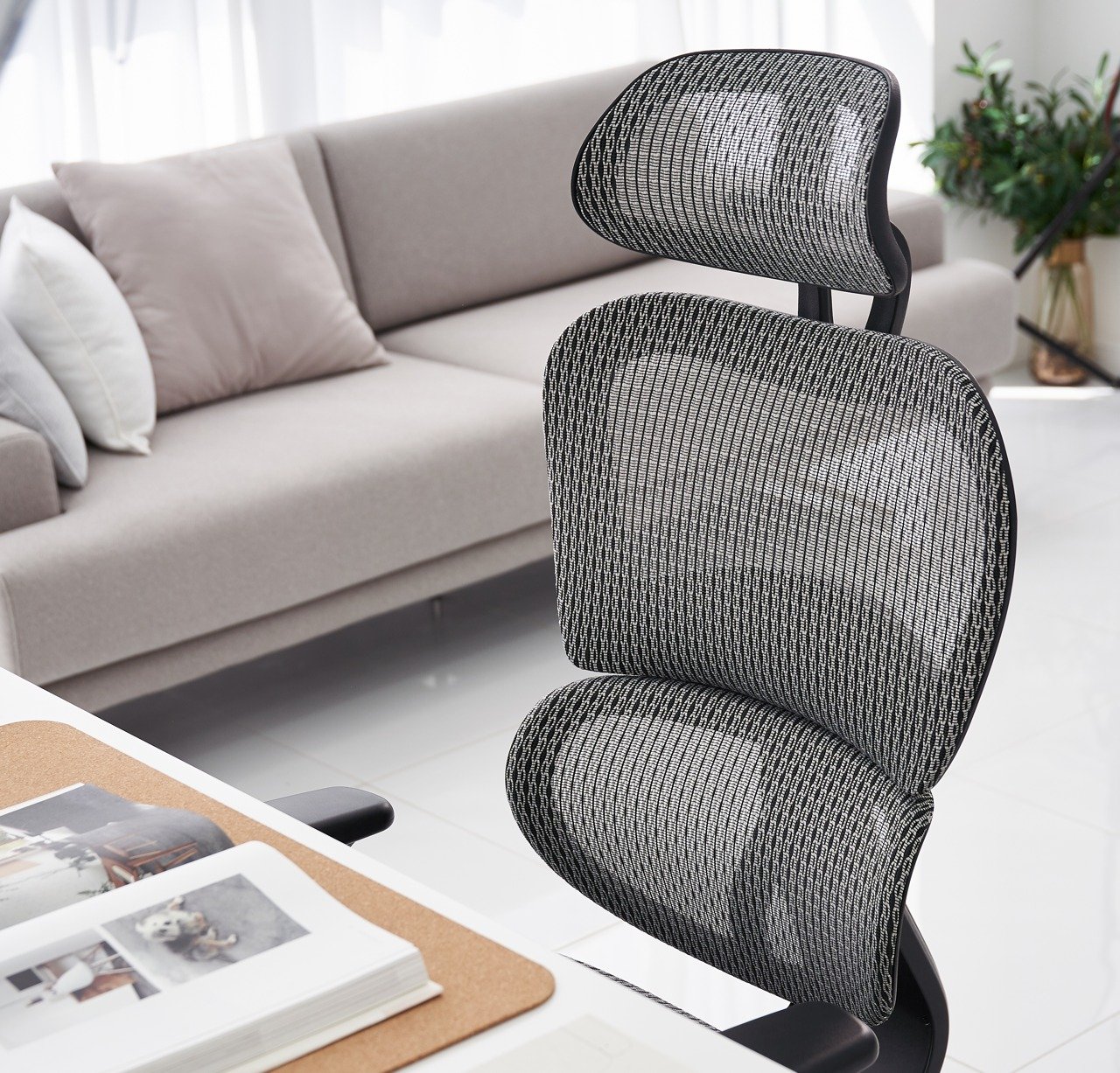 让你瞬间看起来像财富500强首席执行官符合人体工程学的光滑办公椅---酷图编号5