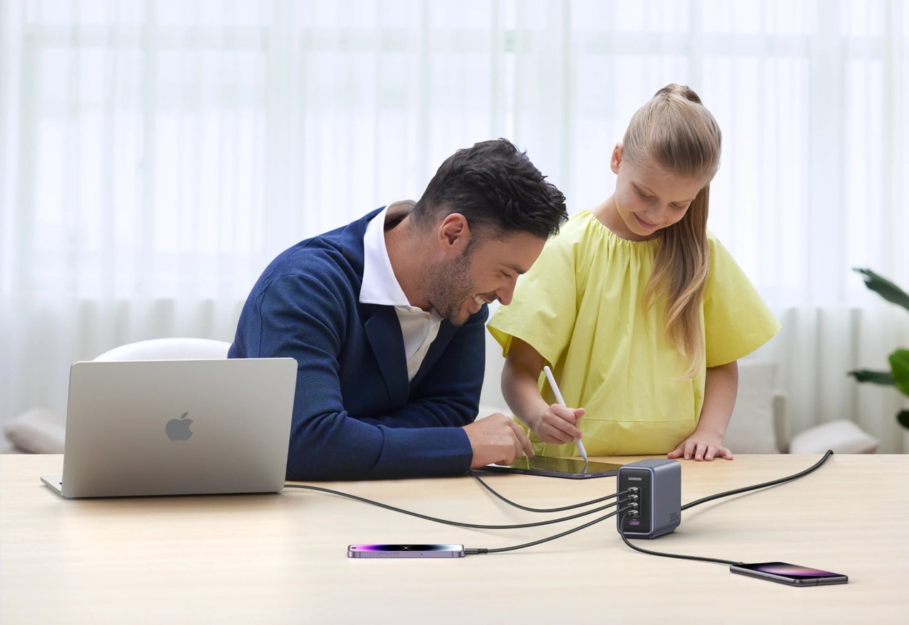 一款超快GaN充电器,可以一次为5台设备充电,包括一台笔记本电脑---酷图编号6