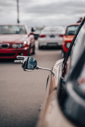 复古汽车圆形后视镜