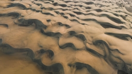咖啡色层叠的沙浪图