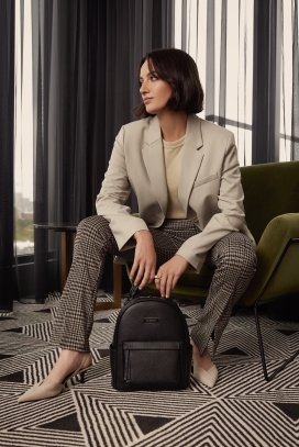 Lambert Holidays-兰伯特的假日-包包广告摄影图