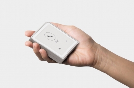 具有极简+时钟模式的可折叠手机