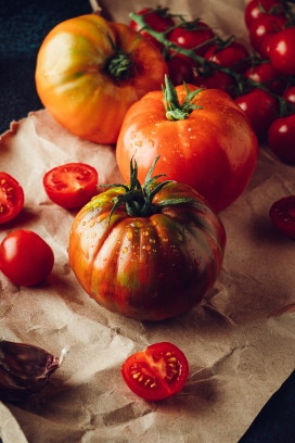 红色新鲜的西红柿番茄图