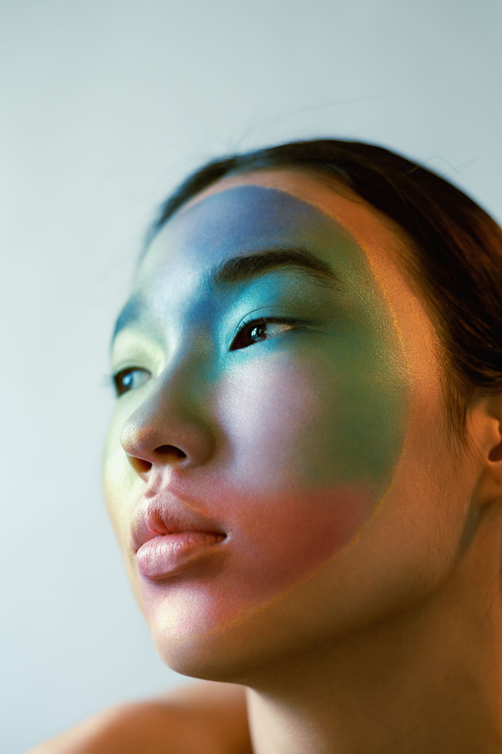 Akbota-女性脸部眉毛彩绘彩妆图片