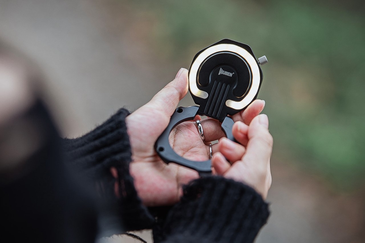 紧凑型MagSafe手电筒,非常适合从iPhone摄影到户外探险的一切---酷图编号3