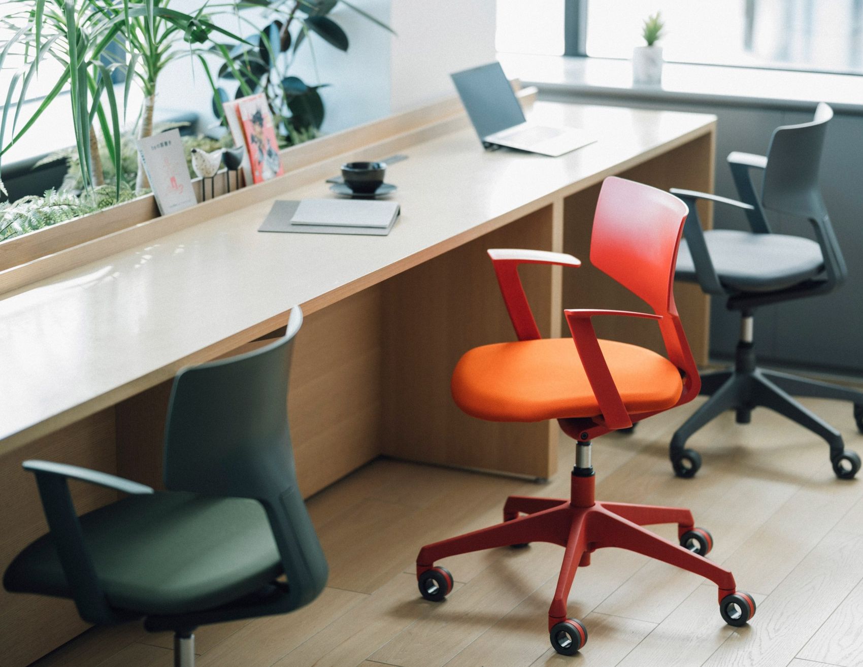 Andreas Krob为Okamura设计的Specere椅子图片