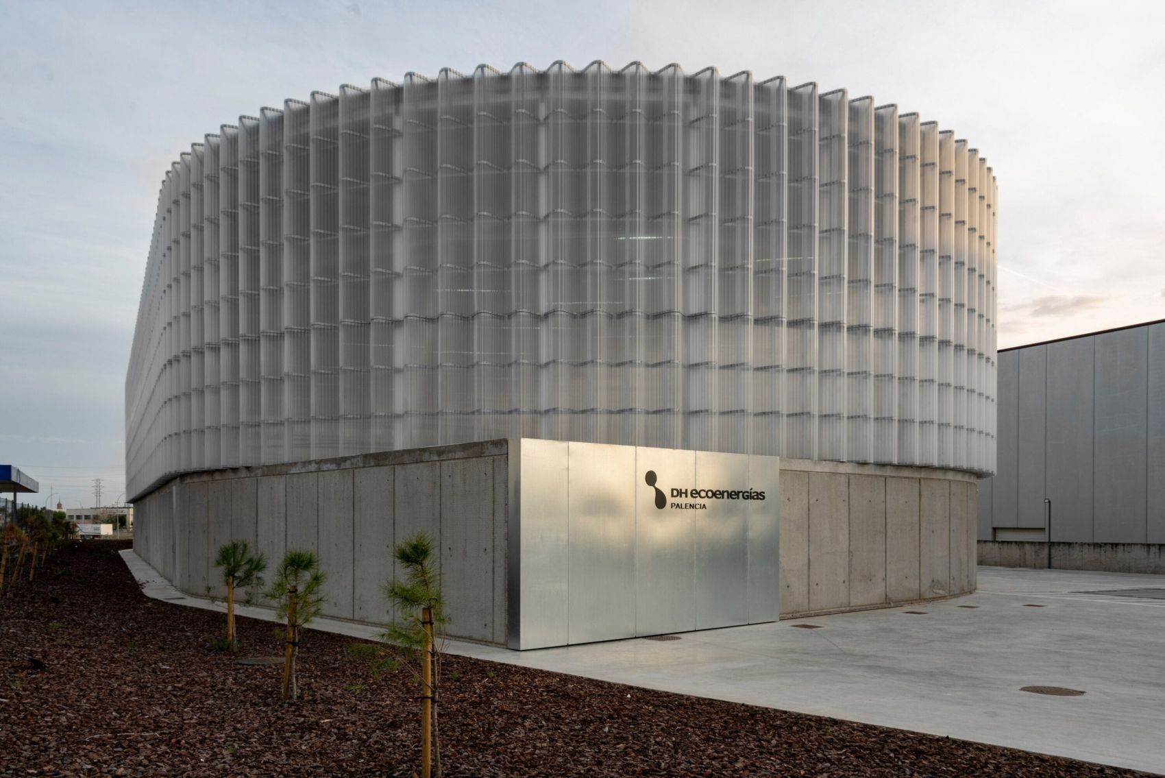 FRPO用半透明聚碳酸酯打造的“能源大教堂”塔封面大图