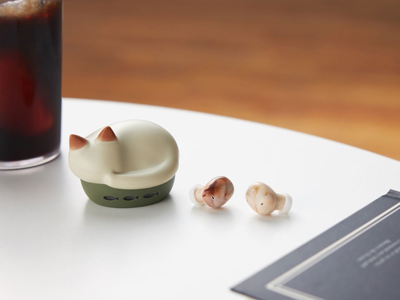 庆祝国际猫日设计的可爱猫形双耳塞套---酷图编号4