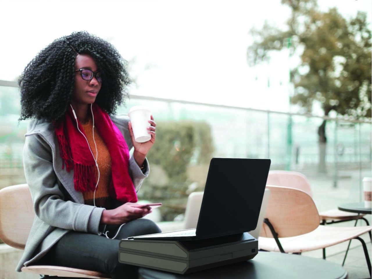 可以转变为桌子和牛奶架的公文包---酷图编号4