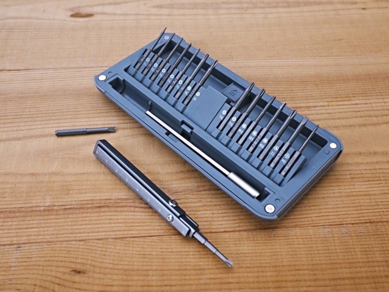 以紧凑形式包装了多功能性的6合1钛EDC螺丝刀工具---酷图编号8