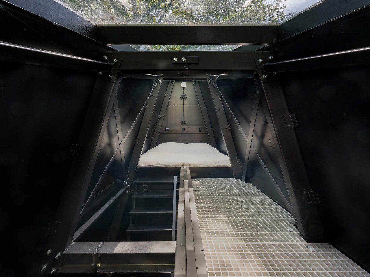 灵感来自F-117夜鹰飞机的黑色建筑---酷图编号7