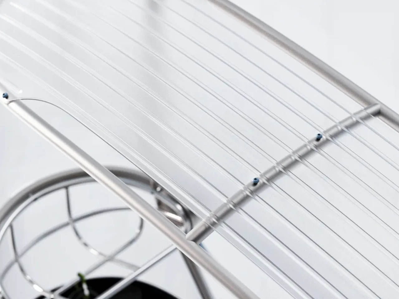 在城市街道上提供智能骑行的自动无人驾驶踏板车---酷图编号2