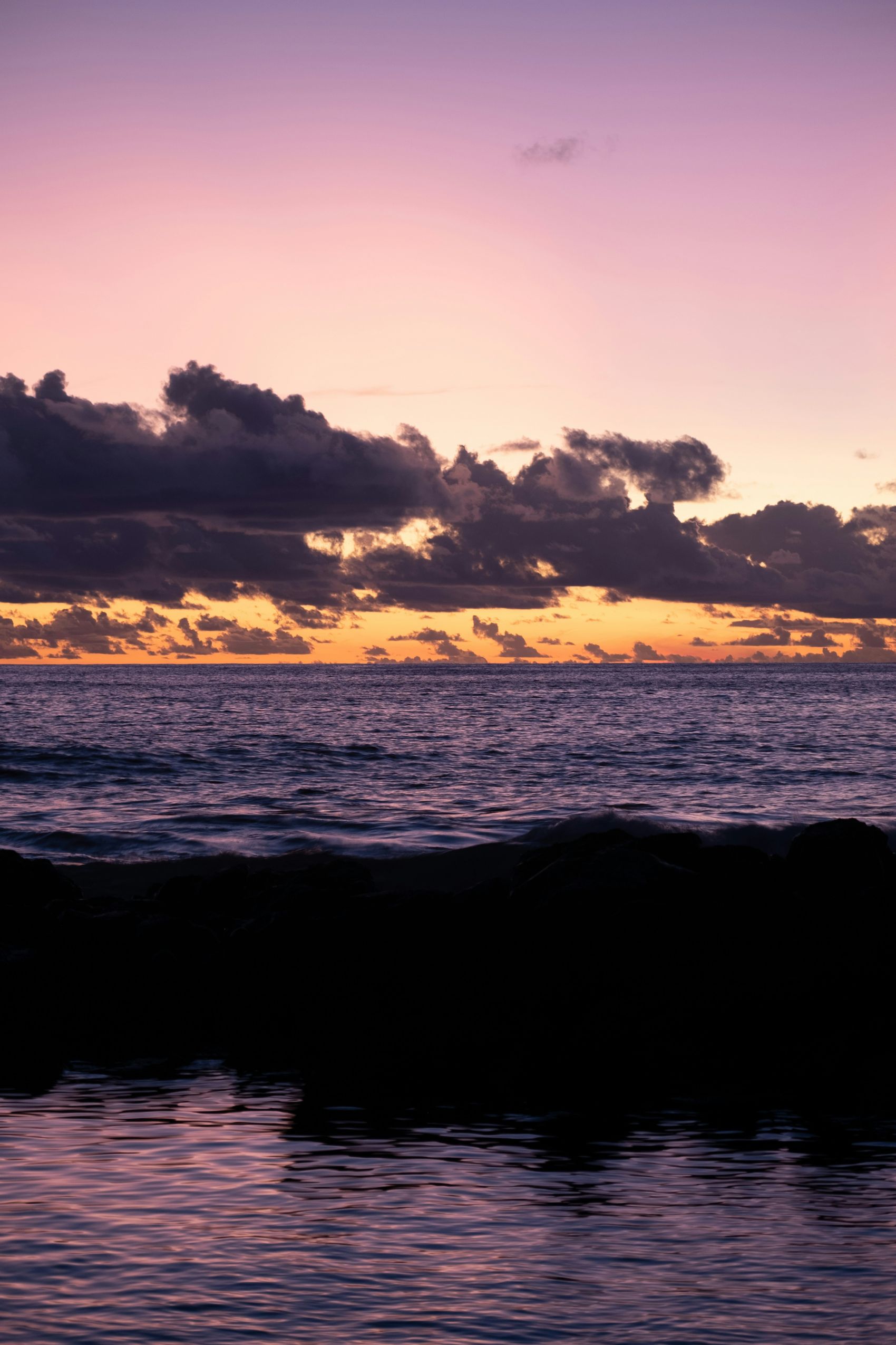 紫霞下的河面风景图图片
