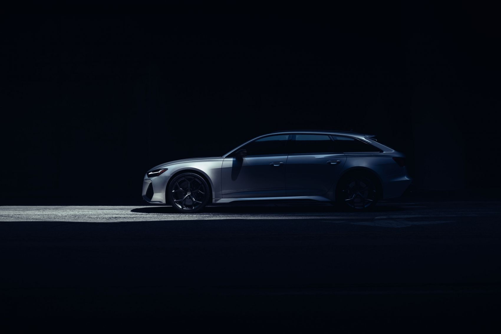 Audi RS6-奥迪RS6汽车摄影图封面大图